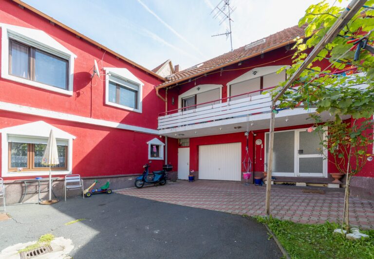 Attraktives Mehrfamilienhaus mit 3 Wohneinheiten und großem Ausbaupotenzial