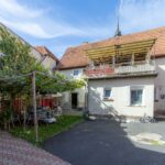 Attraktives Mehrfamilienhaus mit 3 Wohneinheiten und großem Ausbaupotenzial